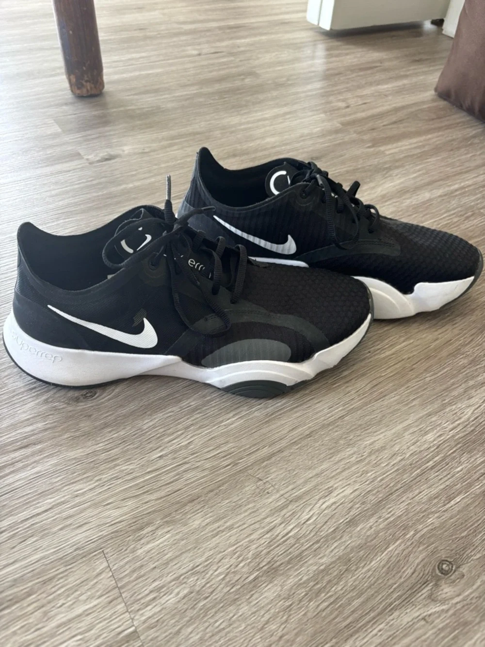 Nike Women’s Black & White Running Shoes - Picture 2 of 3